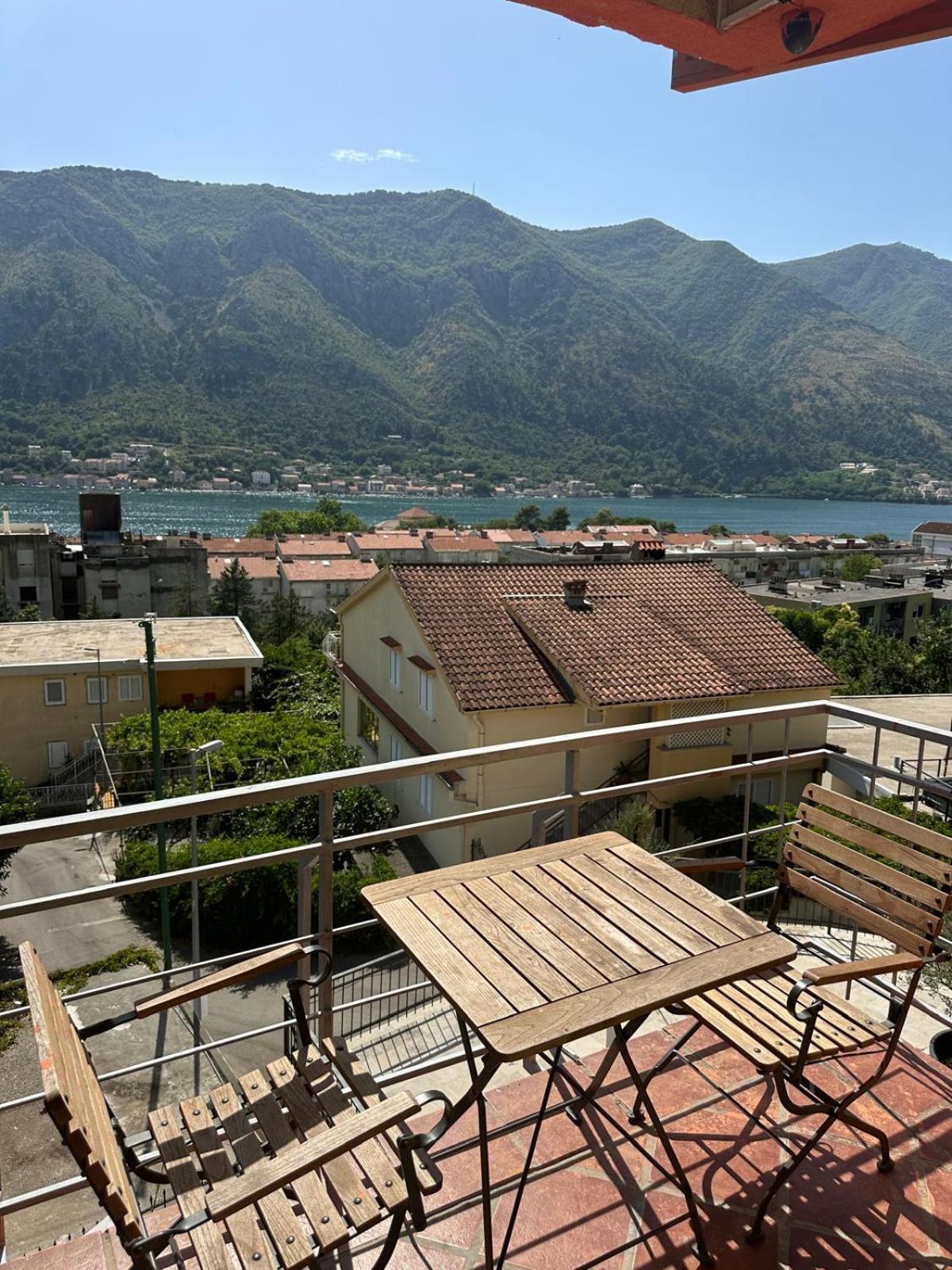 Themis Apart Hotel Kotor Buitenkant foto