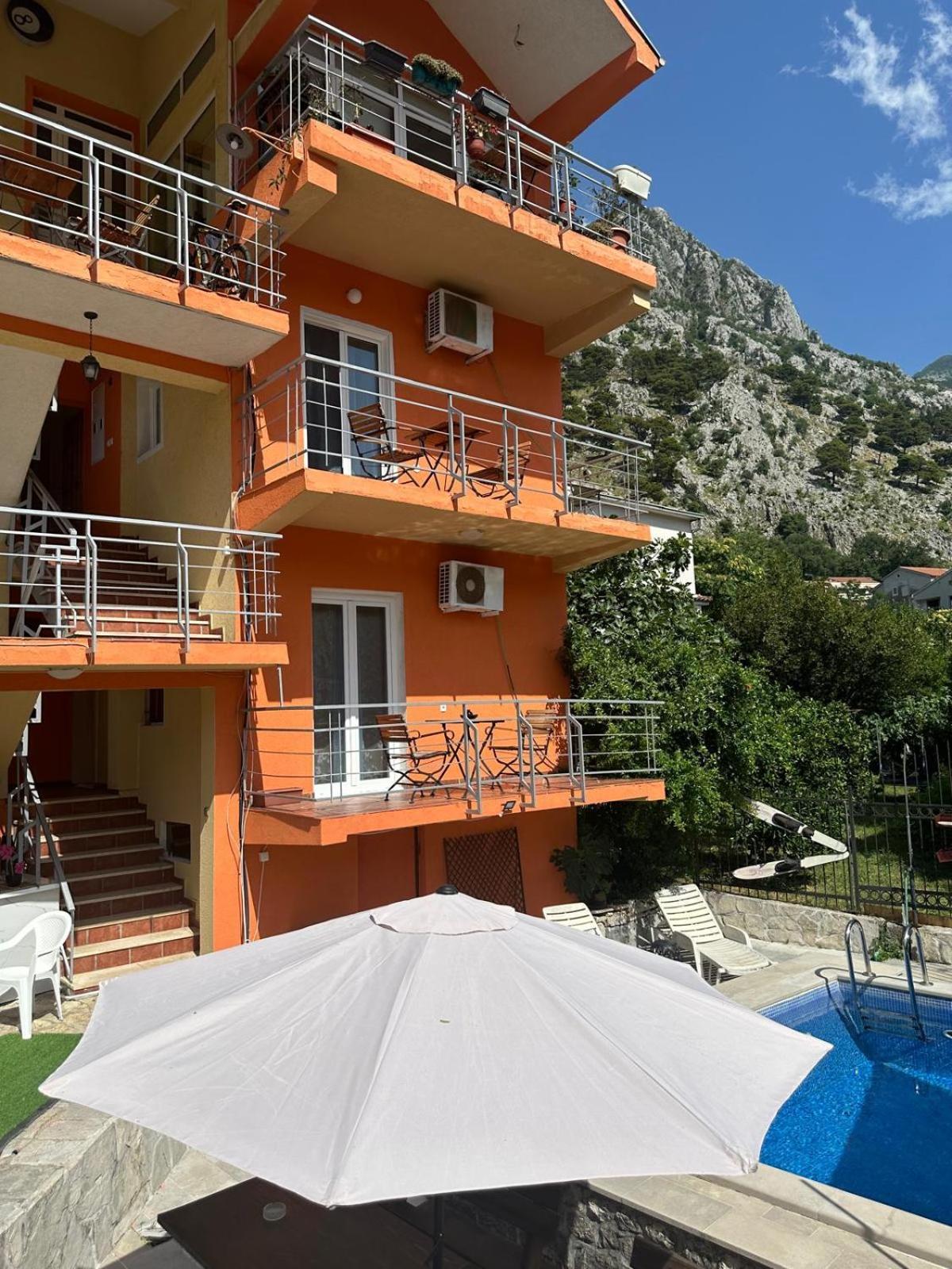 Themis Apart Hotel Kotor Buitenkant foto