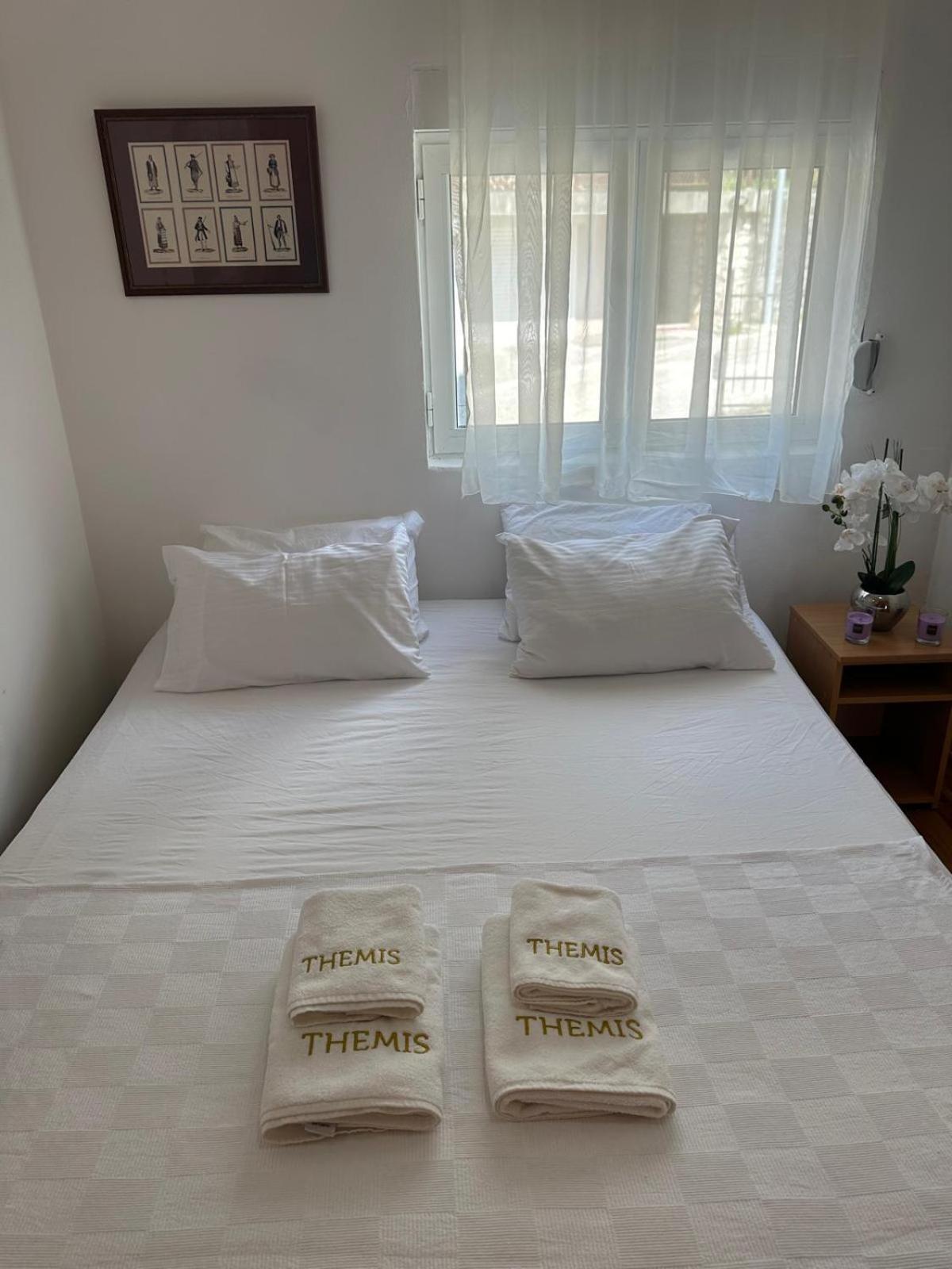 Themis Apart Hotel Kotor Buitenkant foto