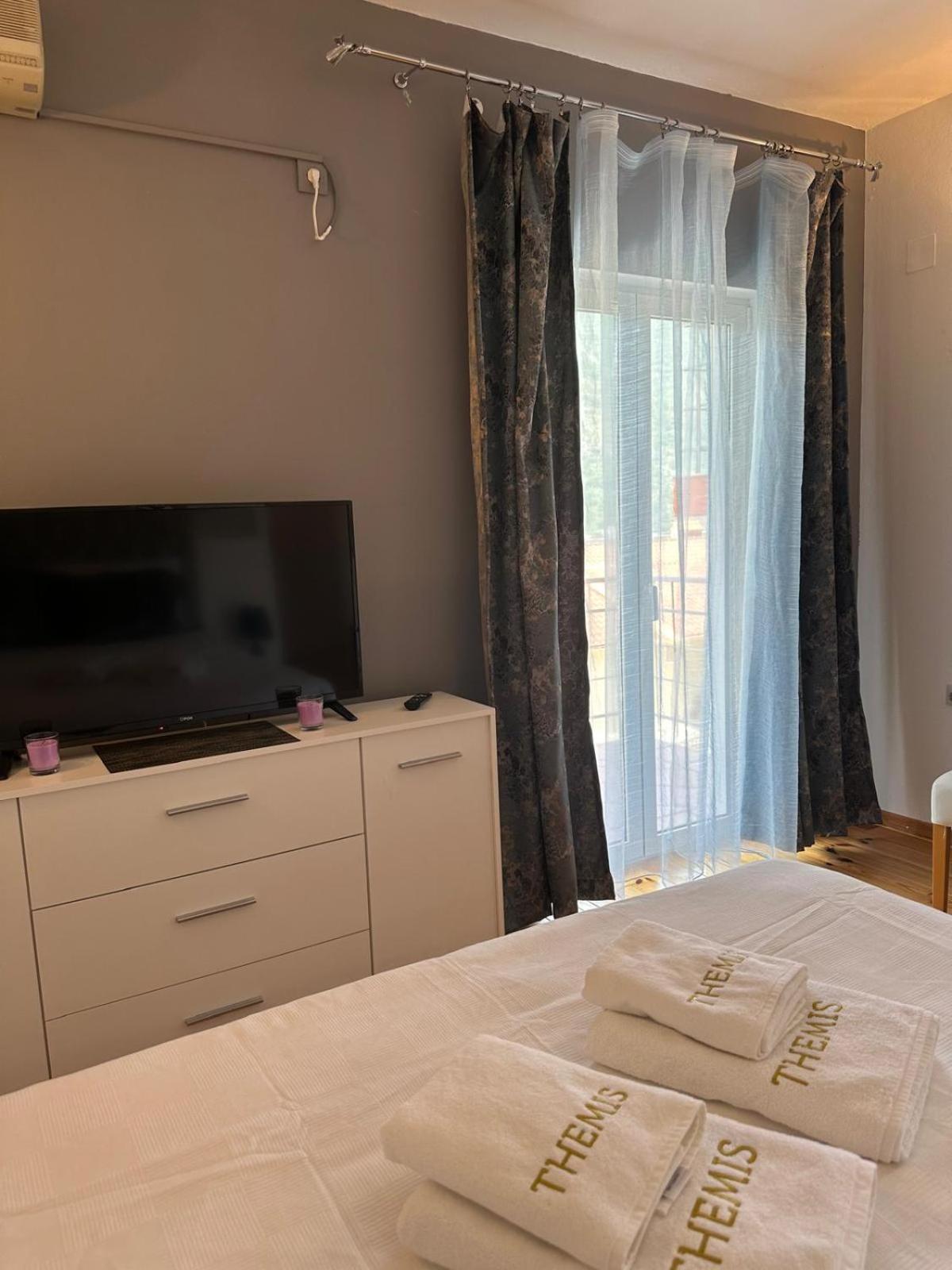 Themis Apart Hotel Kotor Buitenkant foto