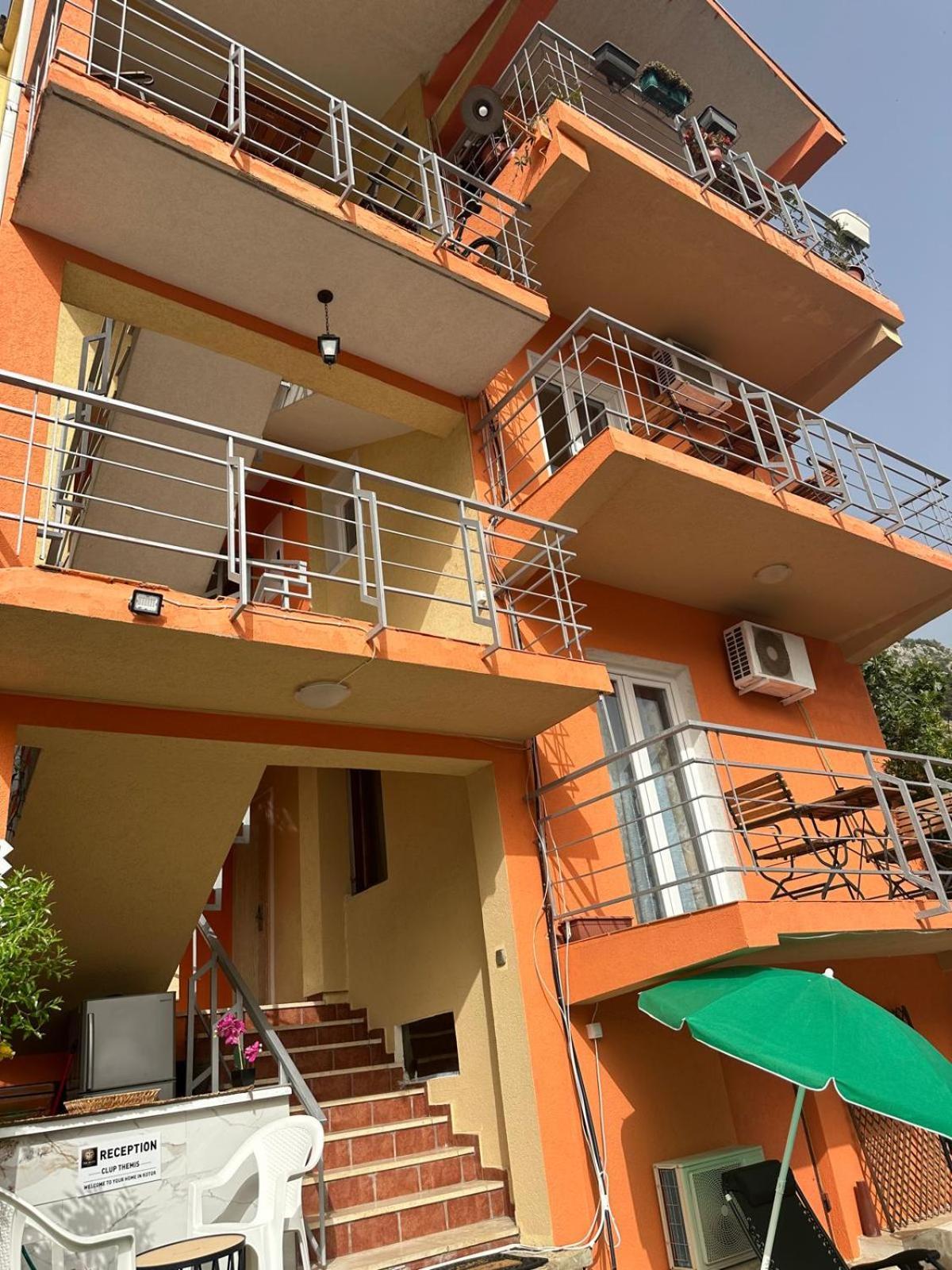 Themis Apart Hotel Kotor Buitenkant foto