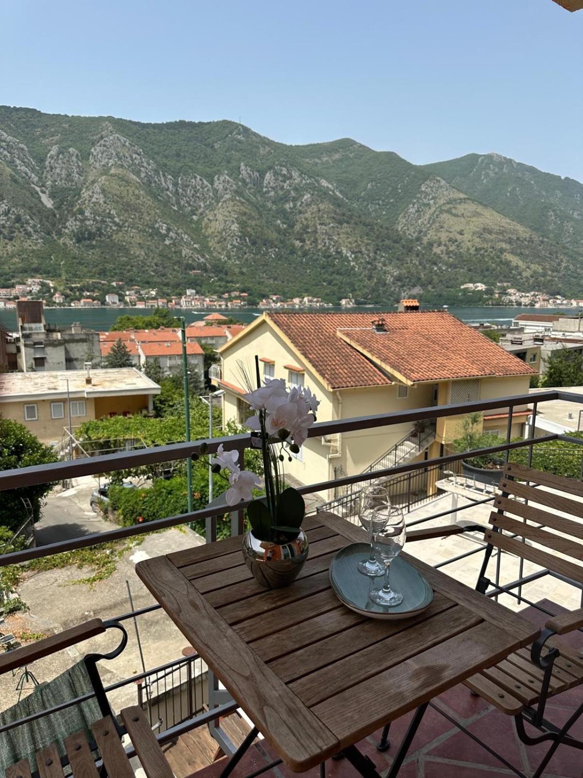 Themis Apart Hotel Kotor Buitenkant foto