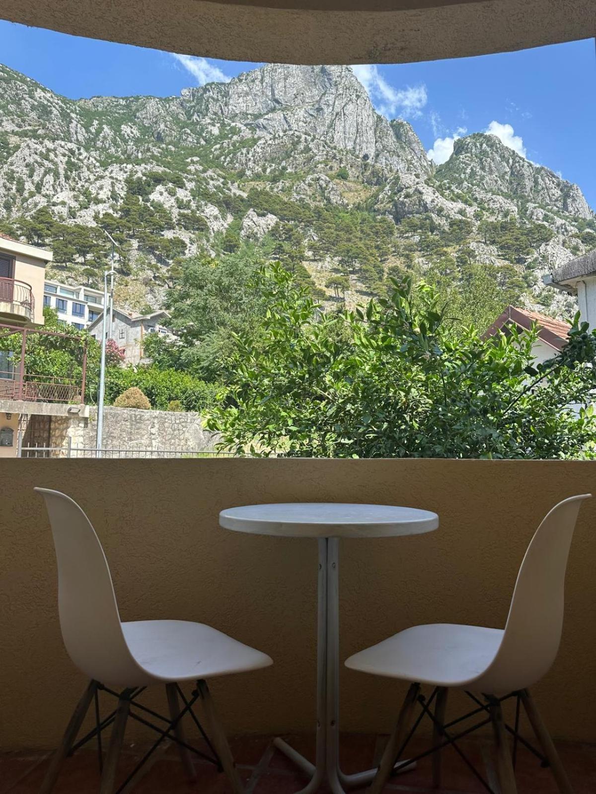 Themis Apart Hotel Kotor Buitenkant foto