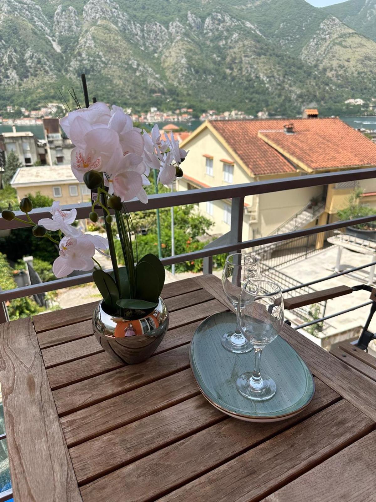 Themis Apart Hotel Kotor Buitenkant foto