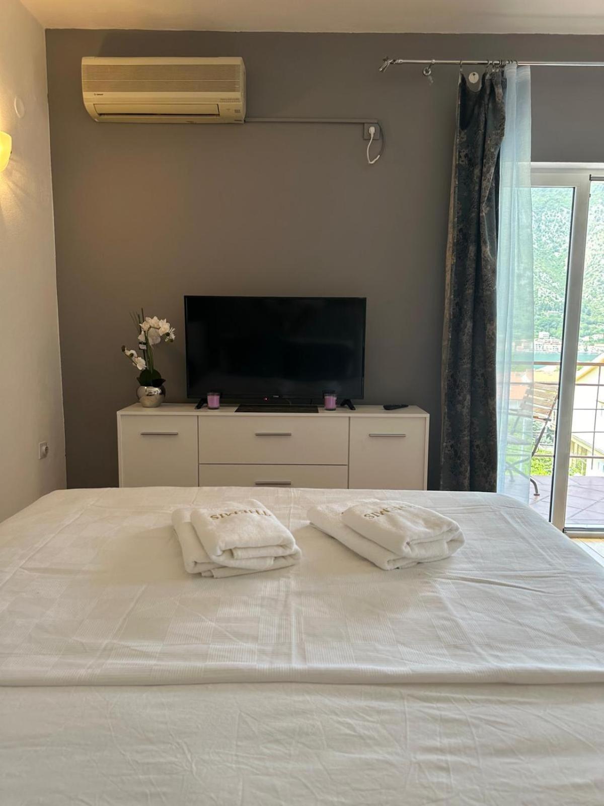 Themis Apart Hotel Kotor Buitenkant foto