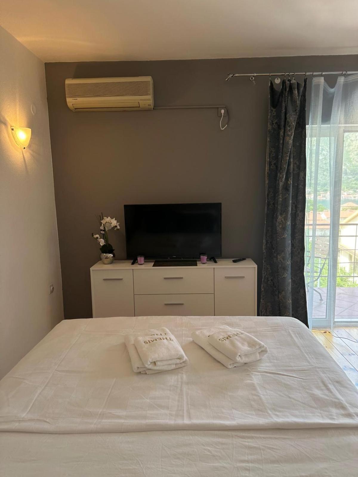 Themis Apart Hotel Kotor Buitenkant foto