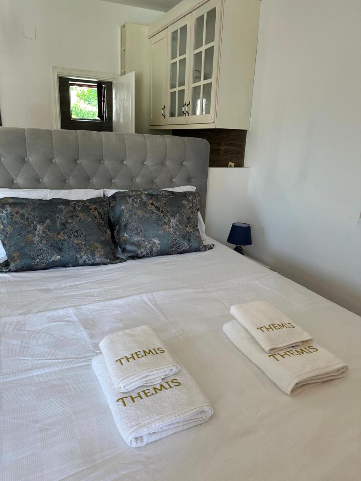 Themis Apart Hotel Kotor Buitenkant foto