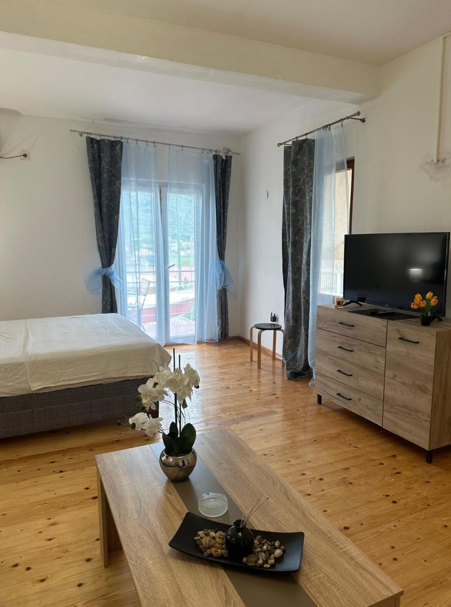 Themis Apart Hotel Kotor Buitenkant foto