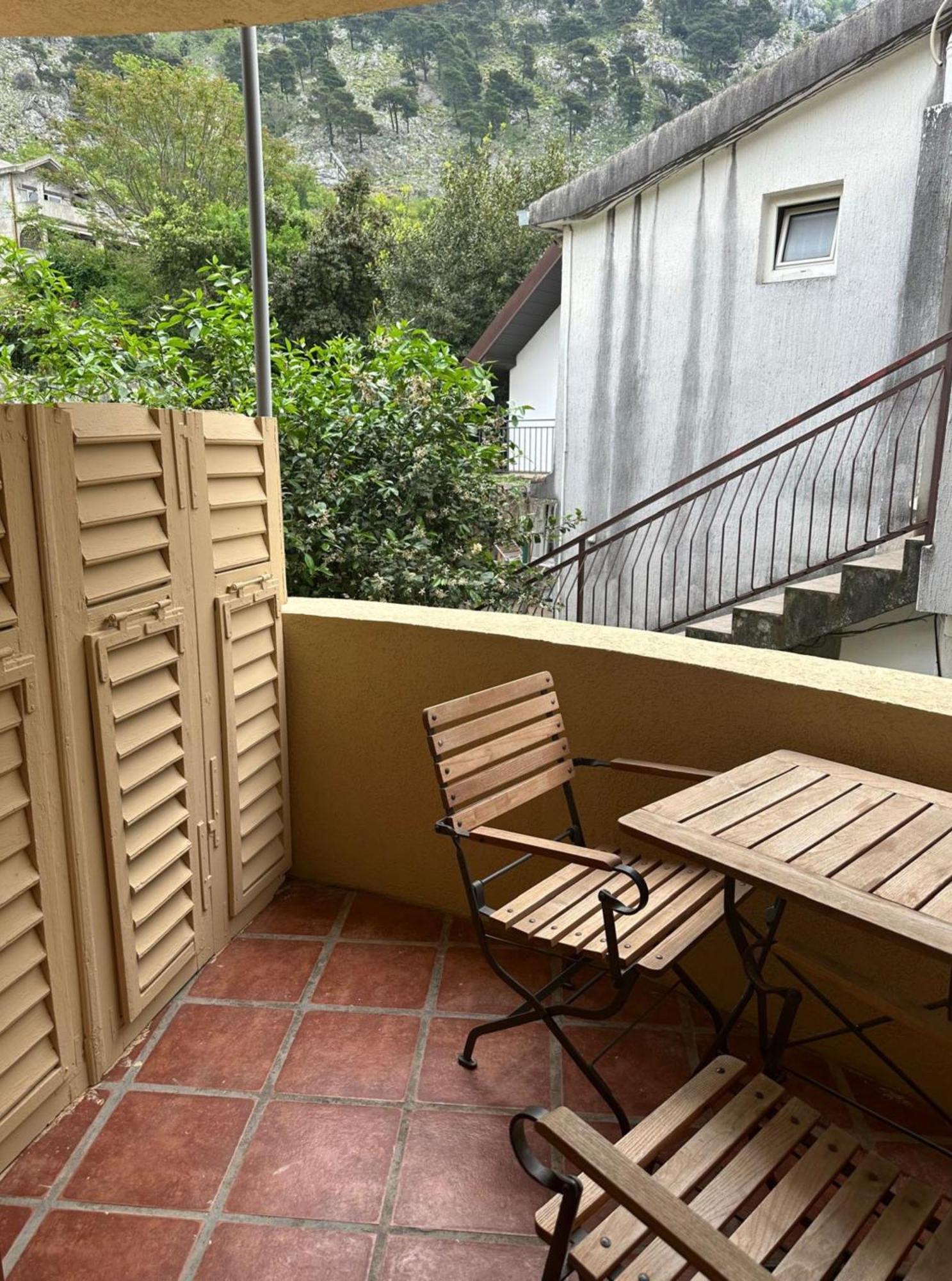 Themis Apart Hotel Kotor Buitenkant foto